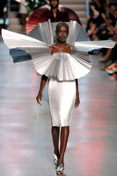 Look 30